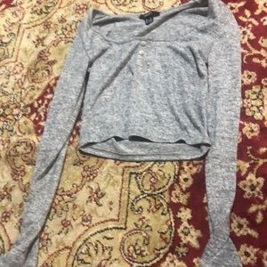 MEDIUM FOREVER 21 CROP TOP . Not my style anymore